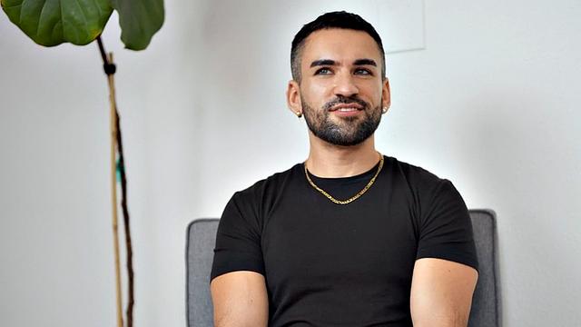 Amateur solo jock jerks off and cums after casting