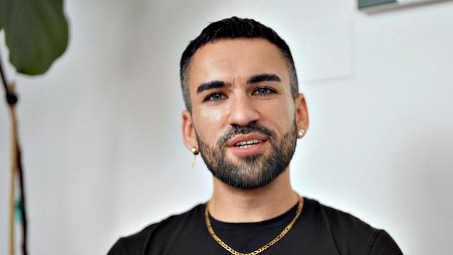 Amateur solo jock jerks off and cums after casting