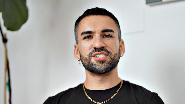 Amateur solo jock jerks off and cums after casting