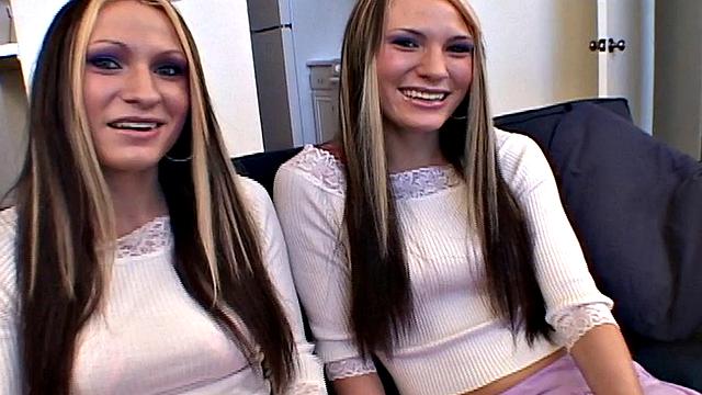 Hot brunette twins share lesbo pussy