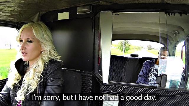 матти с большими сиськами устраивает жару в такси