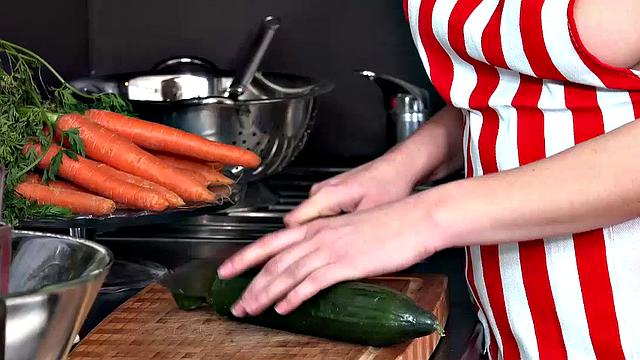 Vipissy - Can You Give Me Drink - Lesbian Piss Drinking