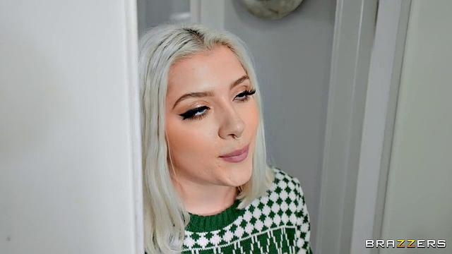 Когда парень знакомится с новой бабушкой и не упускает шанс отжечь по-взрослому - Gia OhMy и Seka Black знают, чем занять гостя, пока его девушка отвлекается.