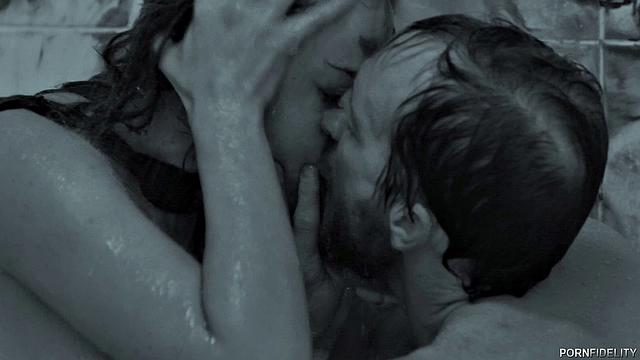 шанель срывается и даёт во все щели ради кайфа