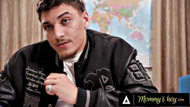 Виктор Рэй жестко трахает зрелую училку Adira Allure после теста, глубокий минет и анал в классе.