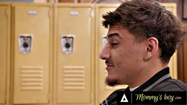 Виктор Рэй жестко трахает зрелую училку Adira Allure после теста, глубокий минет и анал в классе.