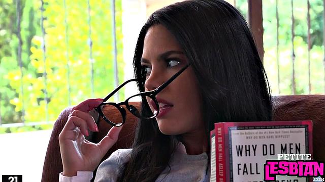 Petite lesbian babe gets 3way after pussylicking