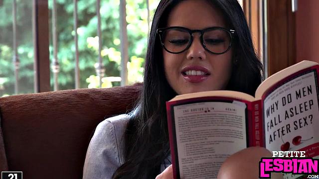 Petite lesbian babe gets 3way after pussylicking