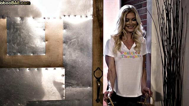 Big Lesbo MILF tribbing with GF