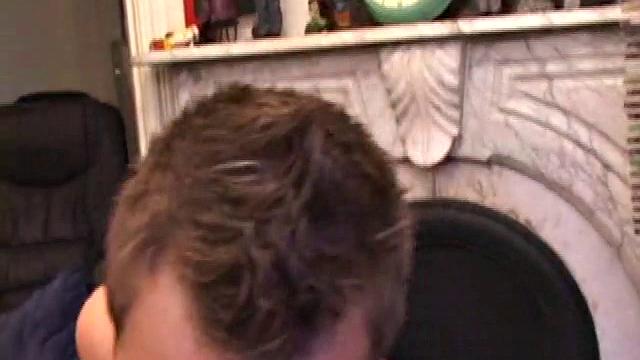 Взрослый Винченцо дрочит свой член перед камерой