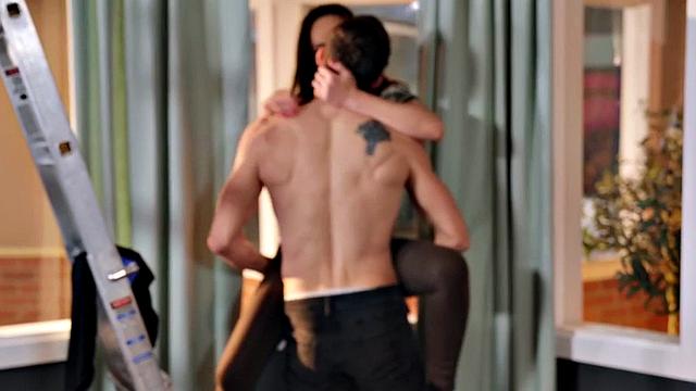 Bisex babe in lingerie pussybanged by worker in threesome