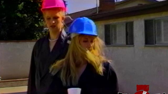 Kinky dyke babes fucking in luscious threesome