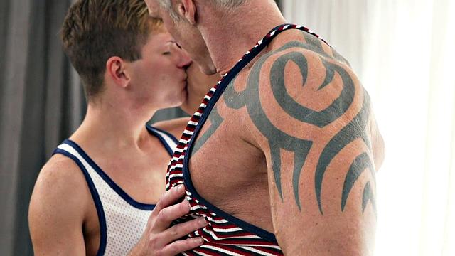 Petite twink bareback banged by muscled DILF