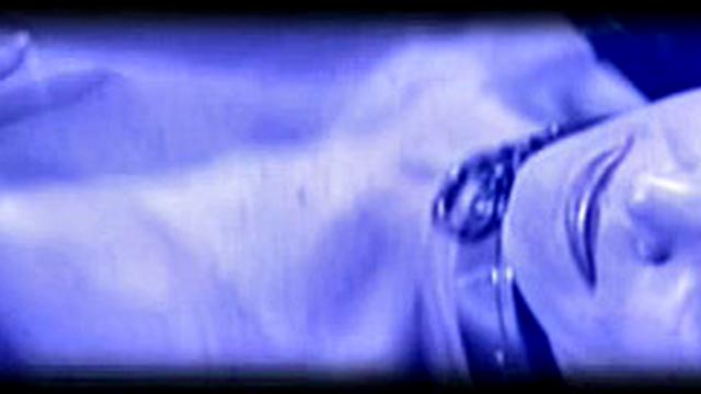 Жаркие лесбиянки связывают друг друга и балуются страстью