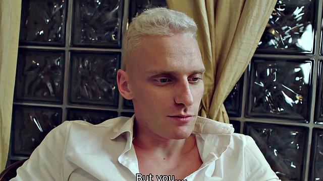 Крис Вог бесится с татуированной киской в жестком догги