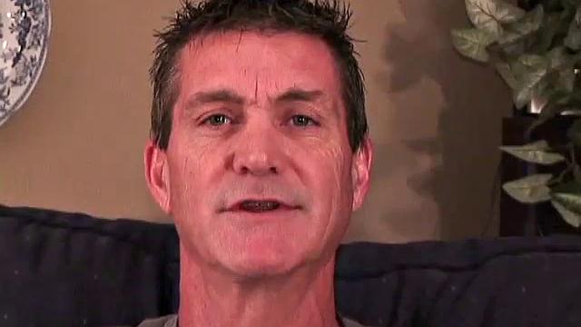 Джесси дрочит брутальным мужикам и ловит густой залив