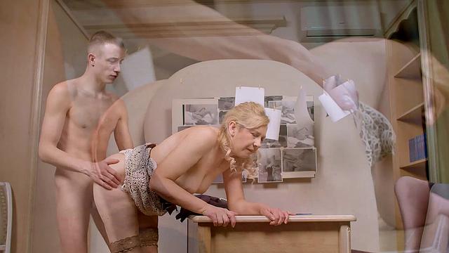 SHAME4K. Sex with mature is more important for private eye than cash