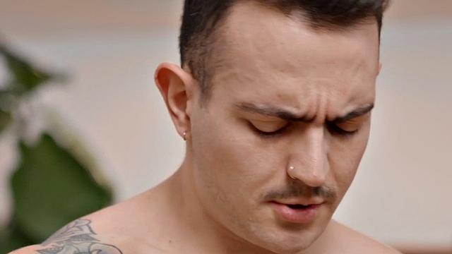 Solo eager pleasure jock wanks cock in homemade action