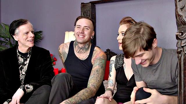 би-троица устраивает догги и глоток-угадай, кто кайфует сильнее