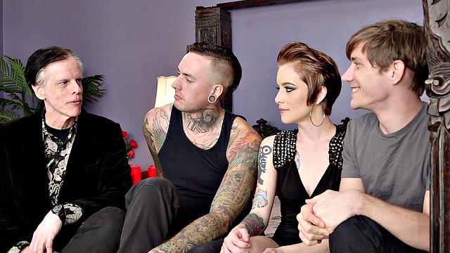 би-троица устраивает догги и глоток-угадай, кто кайфует сильнее