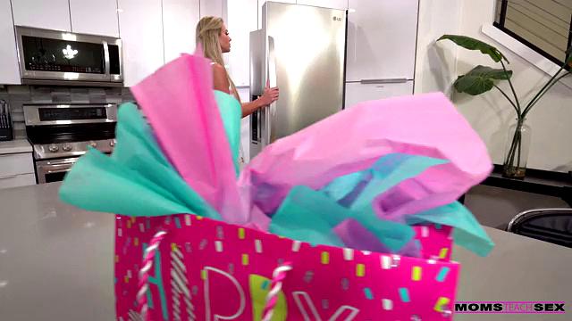 Stepmom Helps Me Get Over - S15:E5