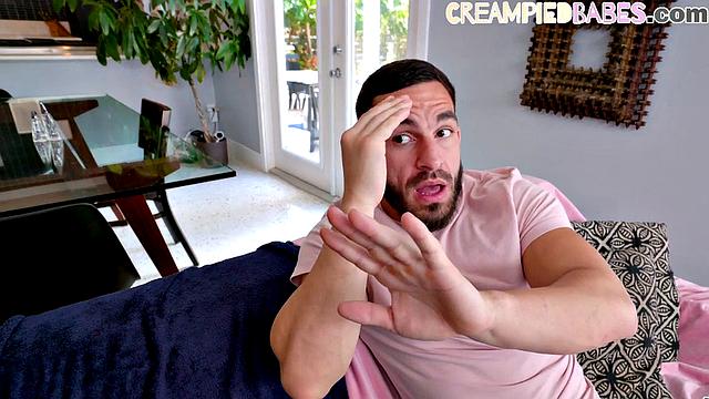 Зрелая мачеха страстно скачет на члене пасынка после глубокого куннилингуса.