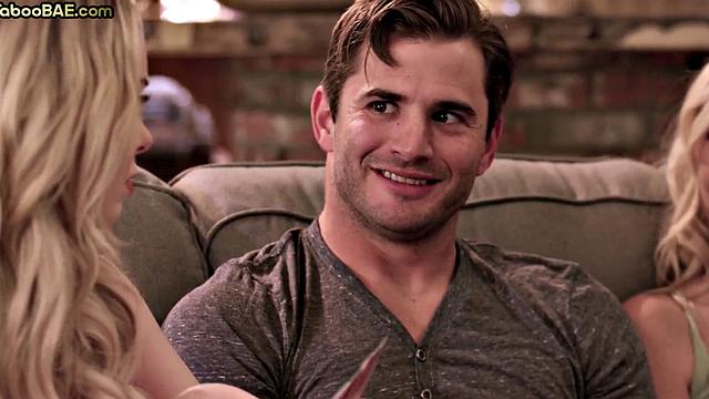 Две ненасытные сучки усердно скачут и глотают член в жесткой тройке