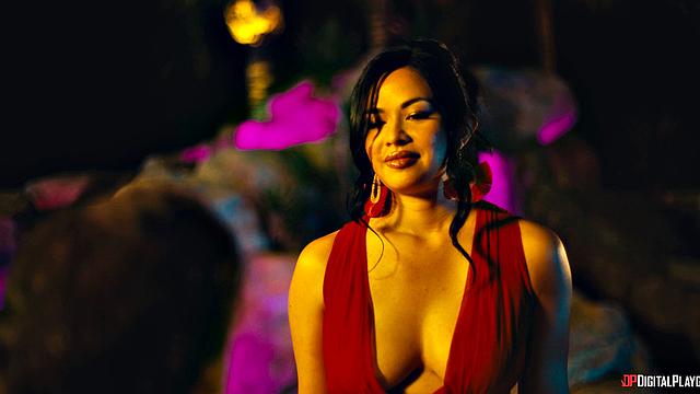 Скарлетт Алексис изменяет парню с массажистом в роскошном отеле, сквирт и глубокий минет у фонтана