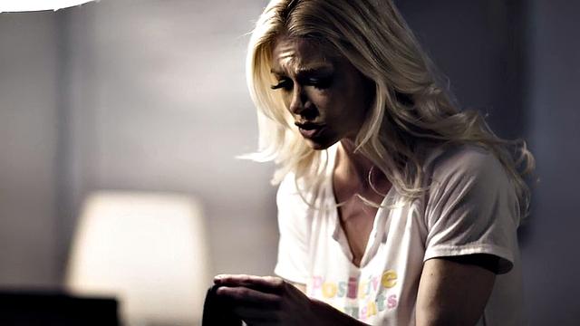 Dyke stepmom seduces stepdaughter before scissoring