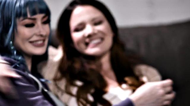 Dyke stepmom seduces stepdaughter before scissoring