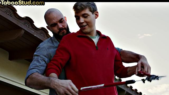 Skinny twunk gaping after DILFs penetration