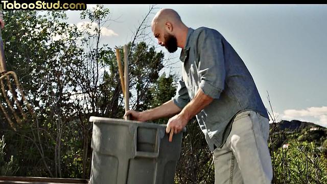 Skinny twunk gaping after DILFs penetration