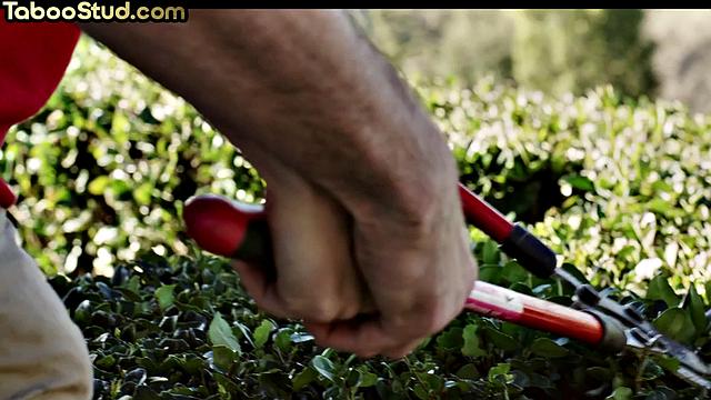 Skinny twunk gaping after DILFs penetration