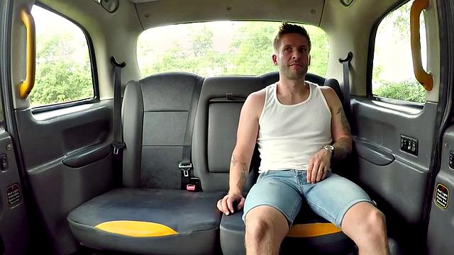 Bigtit inked British cabbie nailed outdoors after sucking