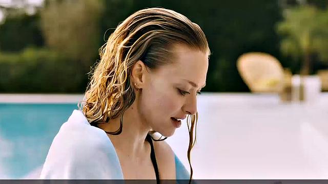 Amanda Seyfried scenes