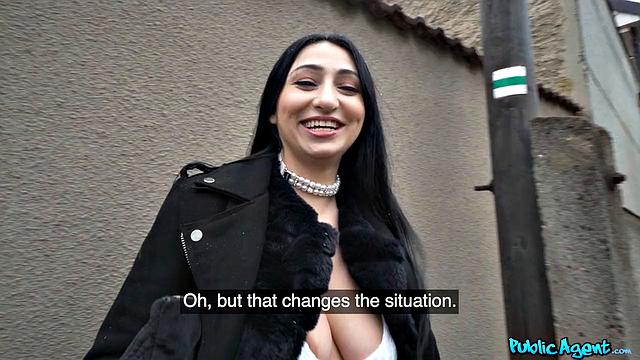 Француженка Диди Zerati: натуральные сиськи, волосатая киска и отпуск, который задался! Затащила туриста и засадила по полной.