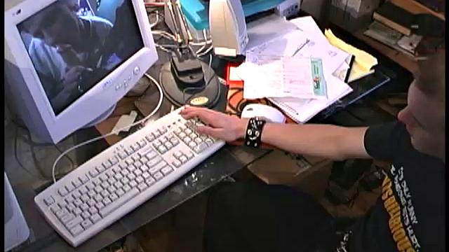 Нейтан Брукс дрочит свой большой член и кончает один