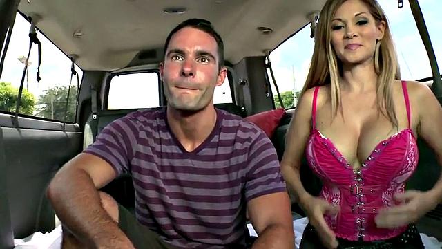 Amateur watches guy jerking off in public outdoor van