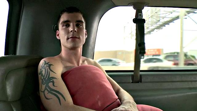 Amateur watches guy jerking off in public outdoor van