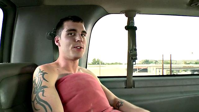 Amateur watches guy jerking off in public outdoor van