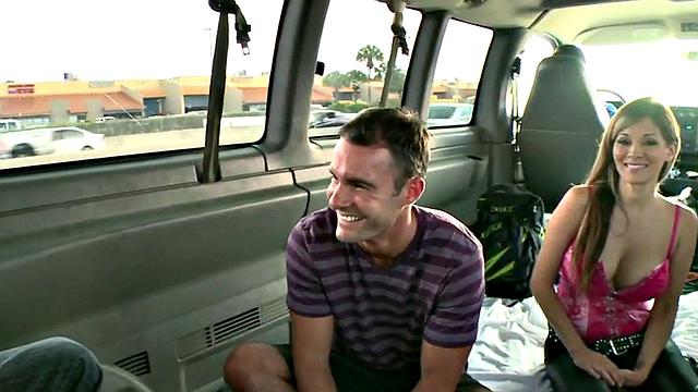 Amateur watches guy jerking off in public outdoor van