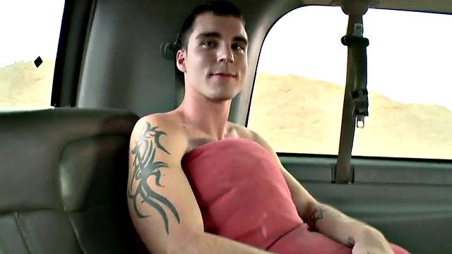 Amateur watches guy jerking off in public outdoor van