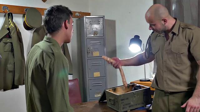 Daddy Fucks Young Oscar