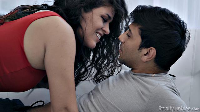 жаркая траховка с огромной жопой после потного фитнеса