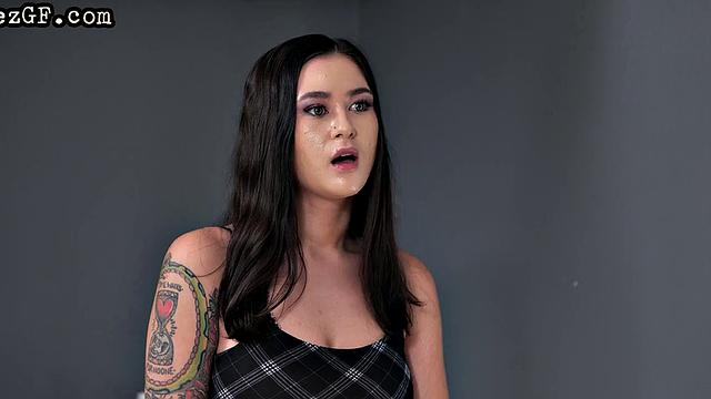 Blondie babe facesitting on her GF