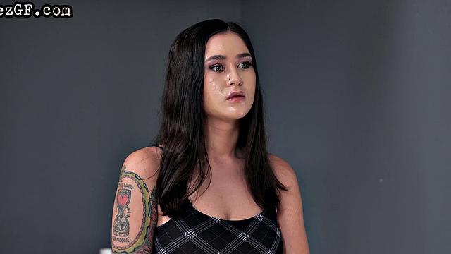 Blondie babe facesitting on her GF