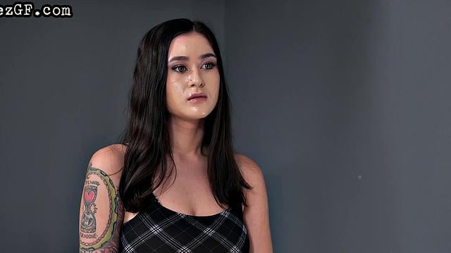 Blondie babe facesitting on her GF