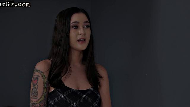 Blondie babe facesitting on her GF