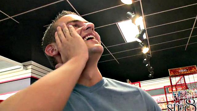 Real gloryhole sucked by facial-loving gay dude