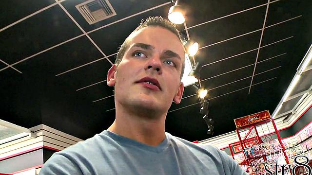 Real gloryhole sucked by facial-loving gay dude